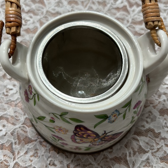 Teaopia Tea pot is stunning with tea leaf basket rattan handle - Picture 7 of 7